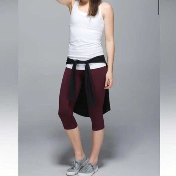 Lululemon in the flow crop II - Picture 1 of 6